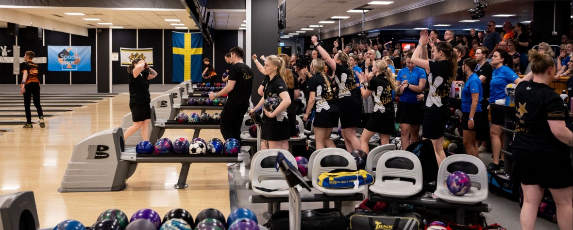 ungdom som bowlar